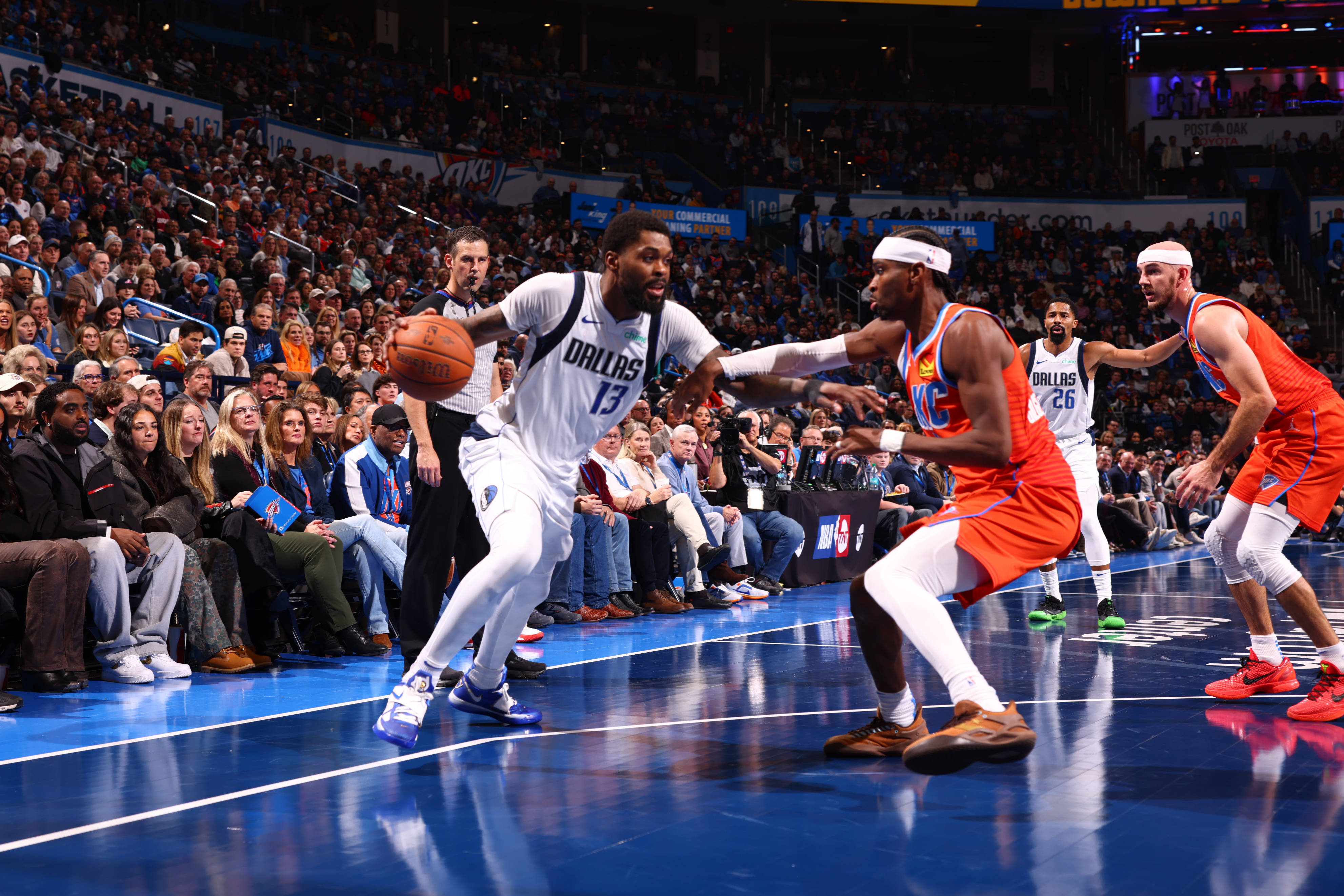 爱游戏体育-莎拉波娃在快船比赛中比赛局势复杂，出色防守引发热议！