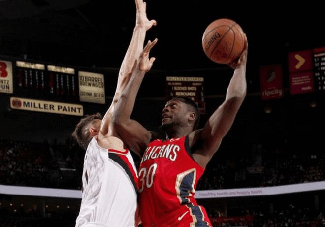 爱游戏体育- 二胡独奏踏上幸福路 