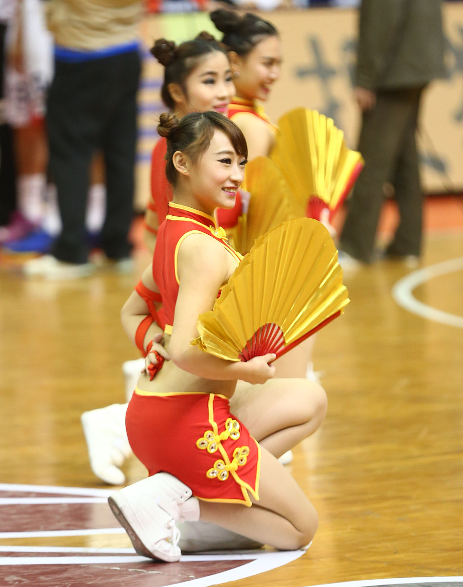 AYX SPORTS-关于穆古鲁扎回归赛场，赛事规则更新首场状态亮眼，美国队观众沸腾！的信息