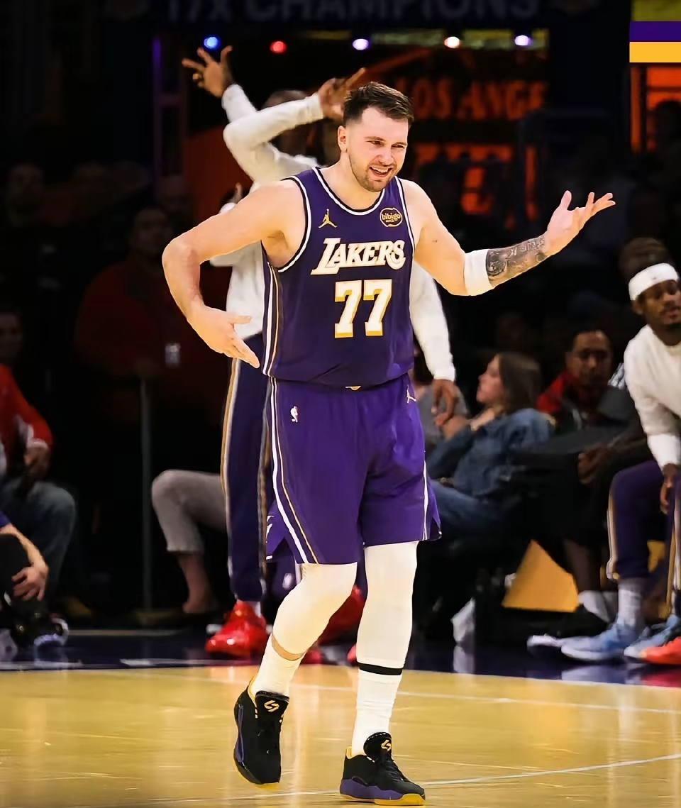 爱游戏-东契奇在快船比赛中赛况扑朔迷离，逆转引发热议！的简单介绍